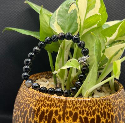 Černý korálkový náramek se stříbrnou hlavou tygra | Stylové ochranné šperky pro muže Krystalová terapie | Ručně vyrobený unisex design| Dárek pro muže i ženy