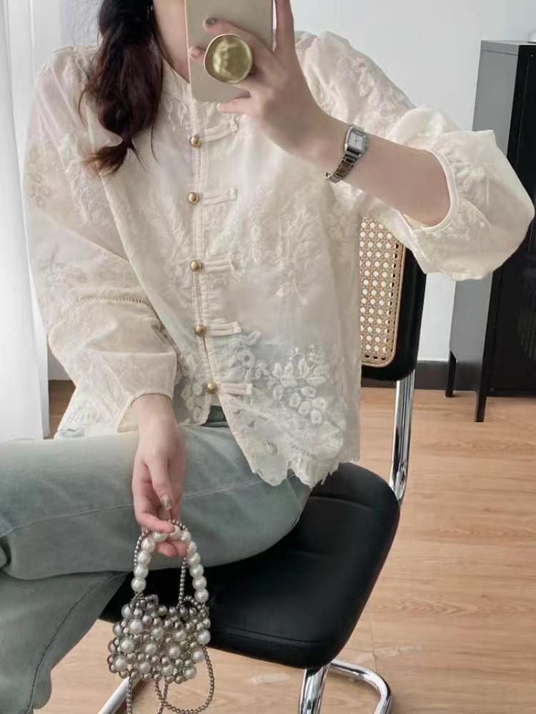 Elegantes chinesisches Spitzen-Froschknopf-Langarm-Damenhemd - Leichter Luxus, Altersreduzierend, Stilvolles Design