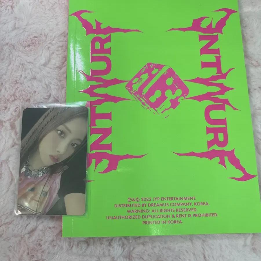 

Мы продаем выпущенные альбомы и фотокарточки Nmixx