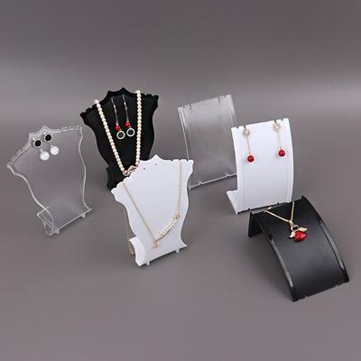 Création de bijoux – Emballages et présentoirs de bijoux