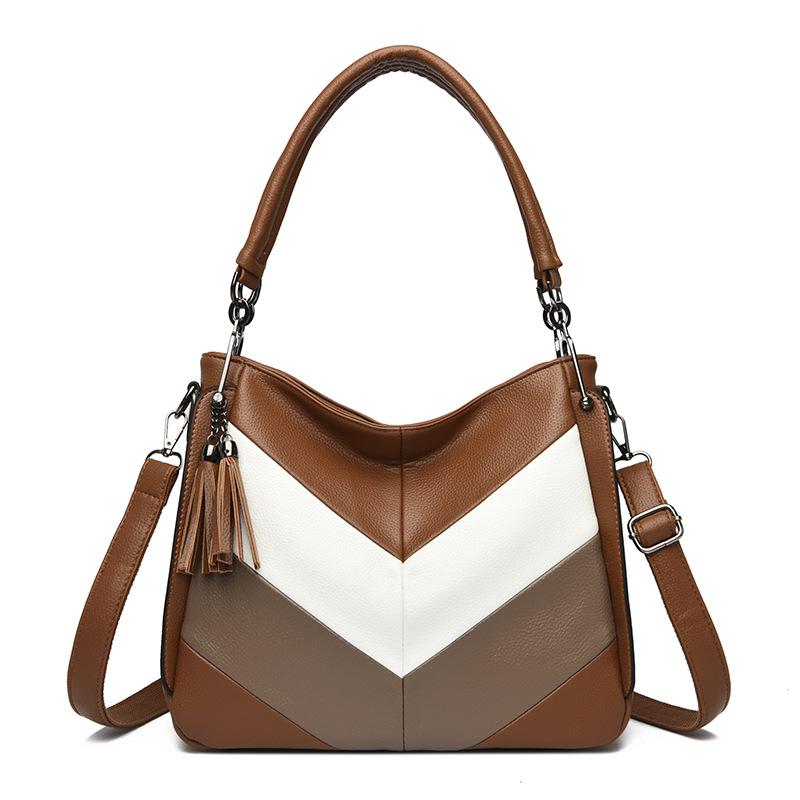 

Женская сумка-тоут выходит с сумкой-мессенджером