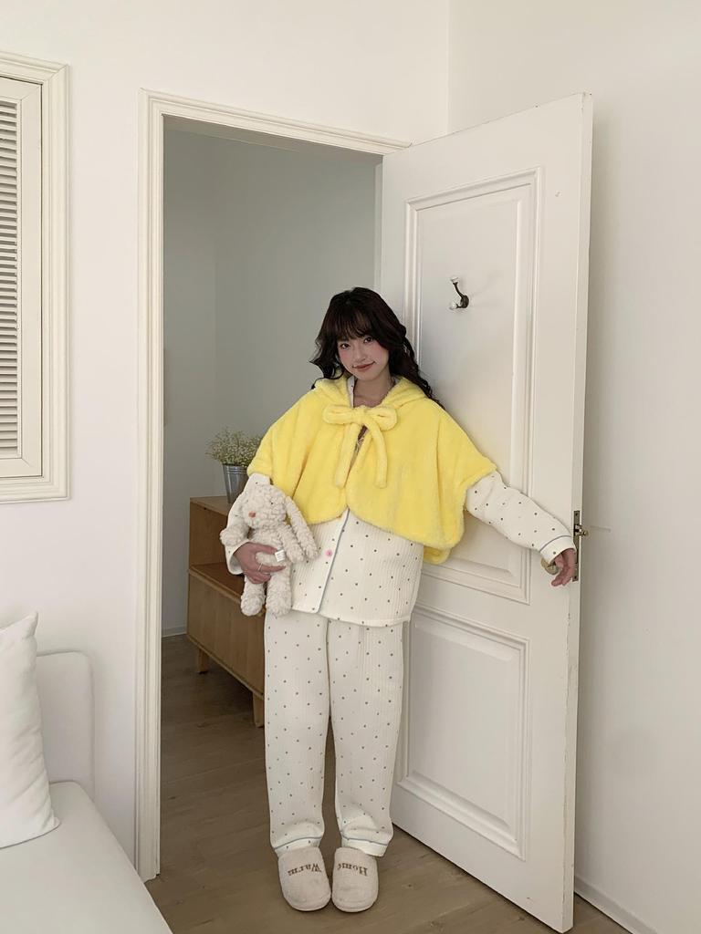 2025 Trendy Winter Hooded Shawl Cape: Thickened Bathrobe Blanket for Office, Cute Student Style.