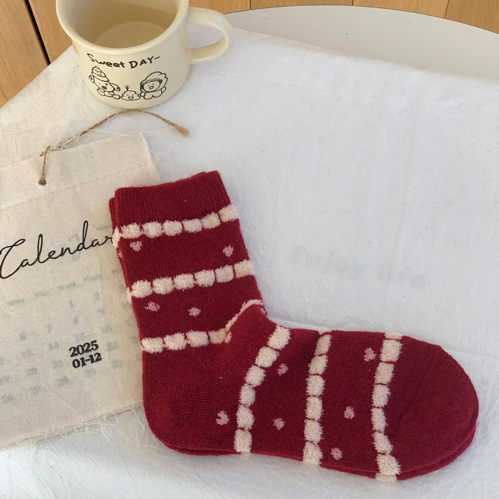Wool Socks Women Cartoon Cute Cat Mid-Tube Socks Diamond Plaid Lace Pile Socks Red Socks