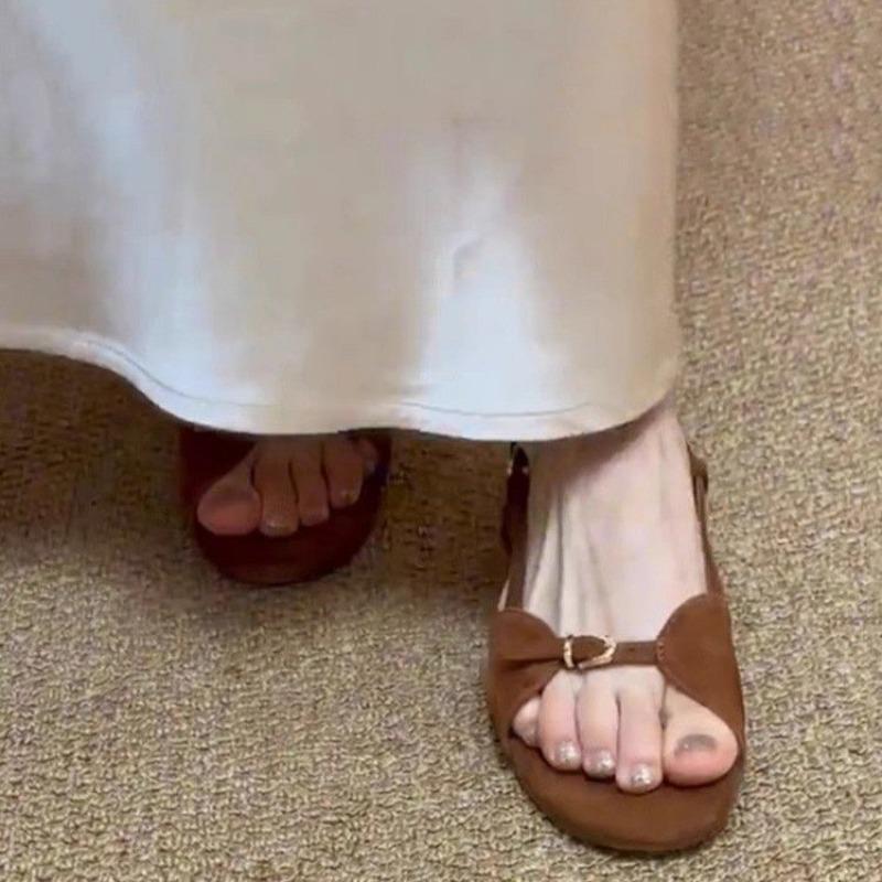 Fashion French one-legged sandals for women to wear on top, one-button, fashionable and versatile, thick-heeled open-toe Roman shoes