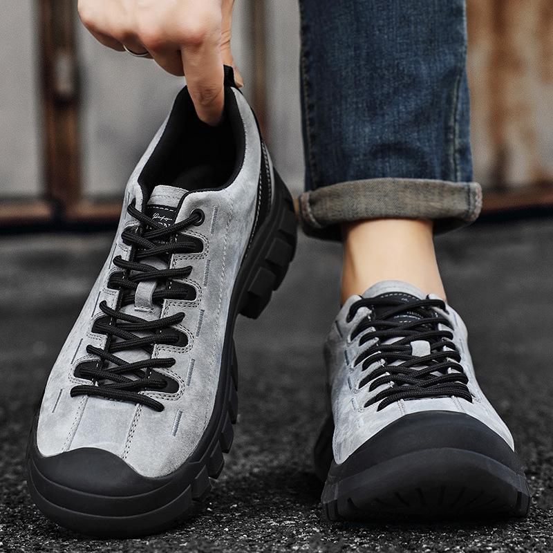 Outdoor lightweight low-top soft-soled cushioning sneakers retro style personalized comfortable casual shoes