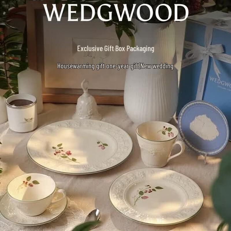 Wedgwood Joyful Holiday Raspberry 5-Piece Dinnerware Set
