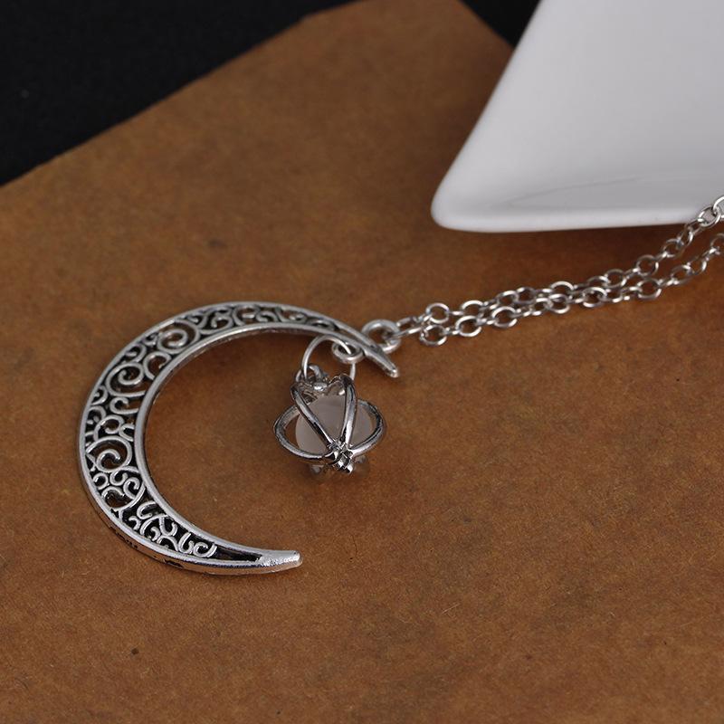 4-Color Glow-in-the-Dark Moon & Pumpkin Pendant Necklace - Christmas & Halloween Gift