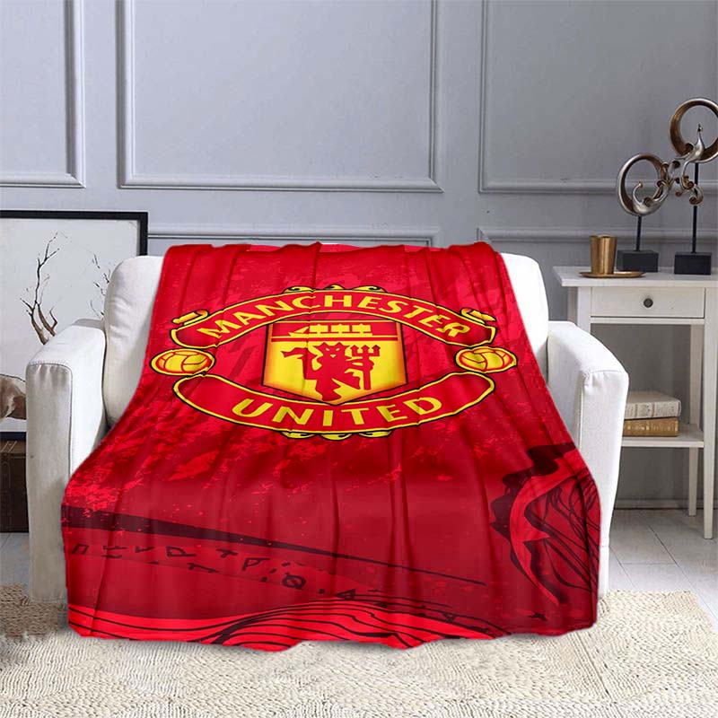 Football-themed Flannel Blanket for Living Room and Bedroom, Featuring The Manchester United Football Club Logo Print.