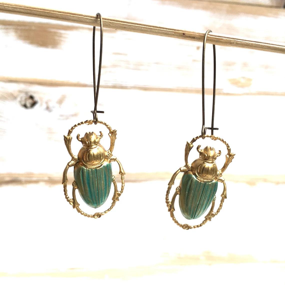 Exquisite retro literary and ancient gold painting oil bee earrings