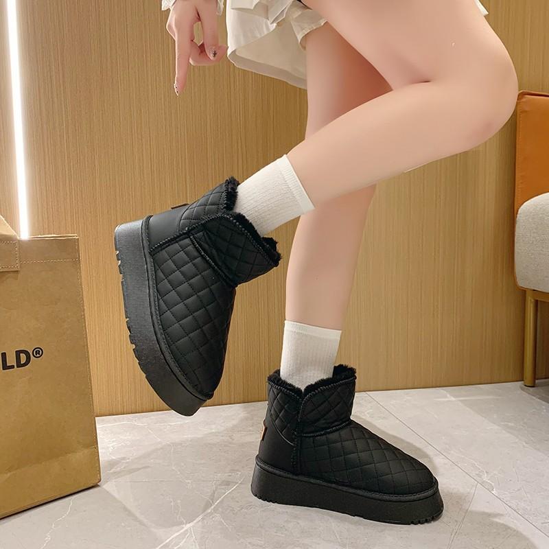 Autumn and winter snow boots women's 2025 new thick-soled thickened thermal cotton shoes with one foot pedal solid color short tube cold-proof boot