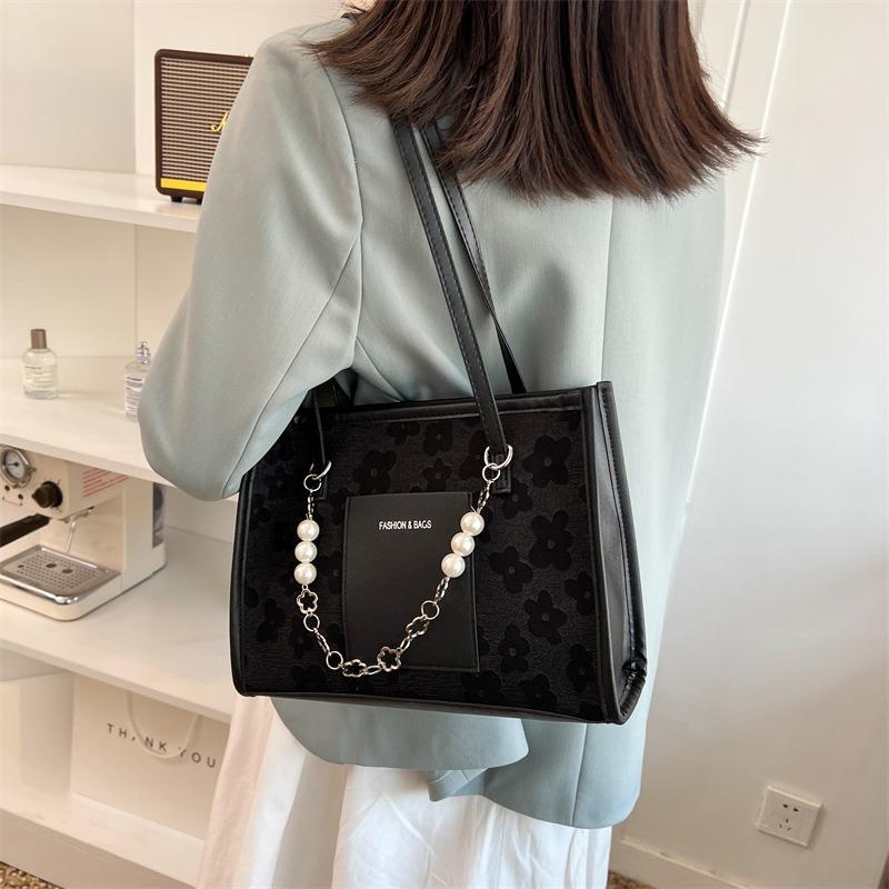 Personalized Fashion Bag Women's New Summer Large-capacity Pearl Chain Shoulder Bag Niche Design Armpit Bag