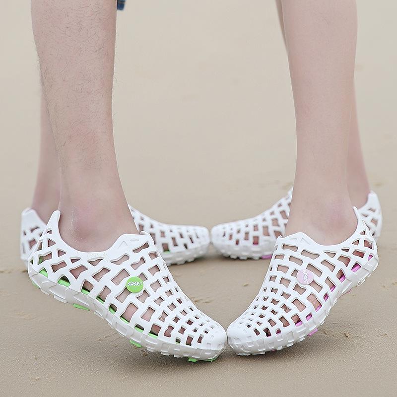 2024 Summer Foreign Trade Explosion Hot Sale Couple Hole Shoes Hollow Breathable Men's Sandals Beach Foot Shoes Women's