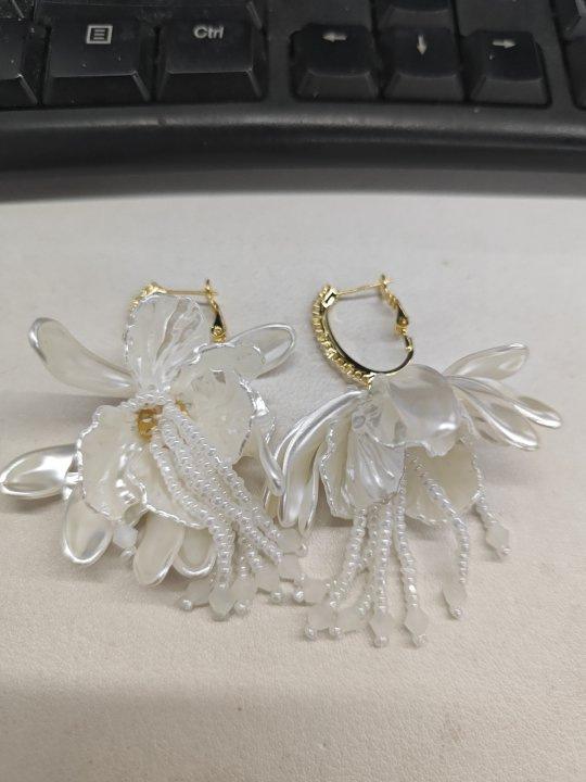 Silver needle French rice bead flower glass earrings women's fashion simple temperament elegant earrings earrings niche high sense