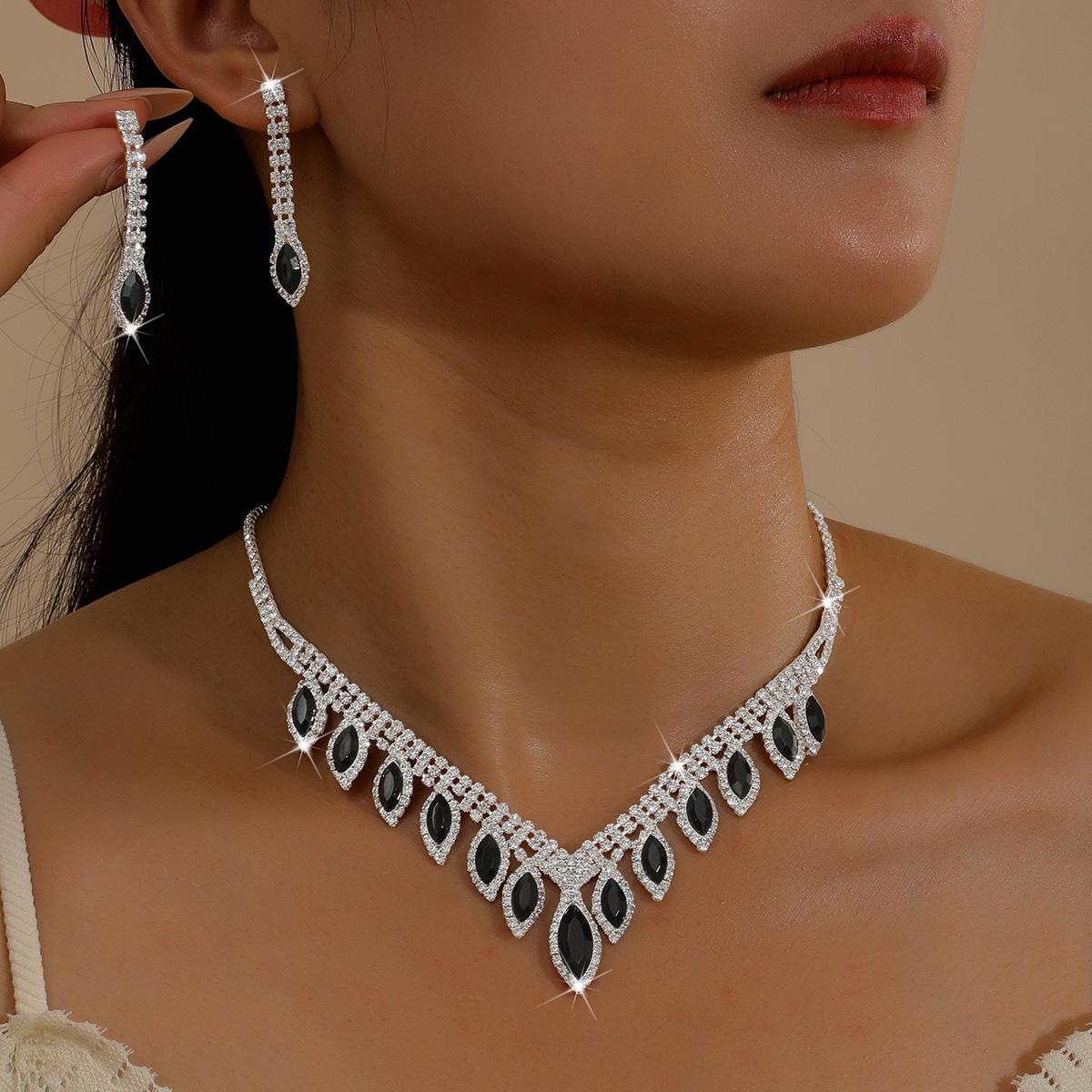 

2026 Fashion Bridal Wedding Dress Necklace Earrings Bracelet Set Horse Eye Shining Fashion Wedding Jewelry Three Pieces