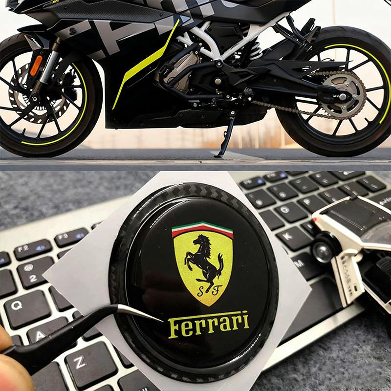 1 pièce Emblème Ferrari Badges de Voiture Décoratifs Autocollants Autocollant en Caoutchouc Souple Autocollant Personnalisé Protection Anti-Rayures Accessoires de Style