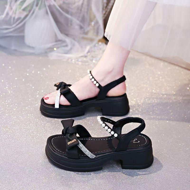 Vielseitige Plateau-Sandalen Damen Sommerbekleidung 2025 neu rutschfest Mode Temperament leicht lässig Feenstil Rock