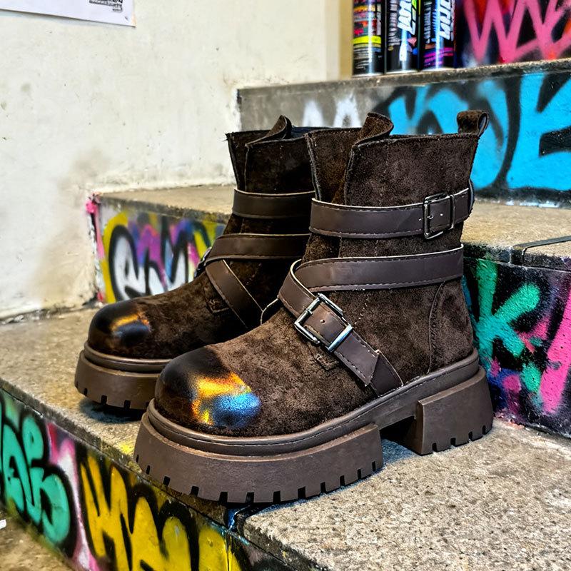 

Нишевая платформа ботинки Мартин женские новые британский стиль маленький рост увеличение короткие ботинки рыцарские ботинки супер огонь ботинки 40 темно-коричневого