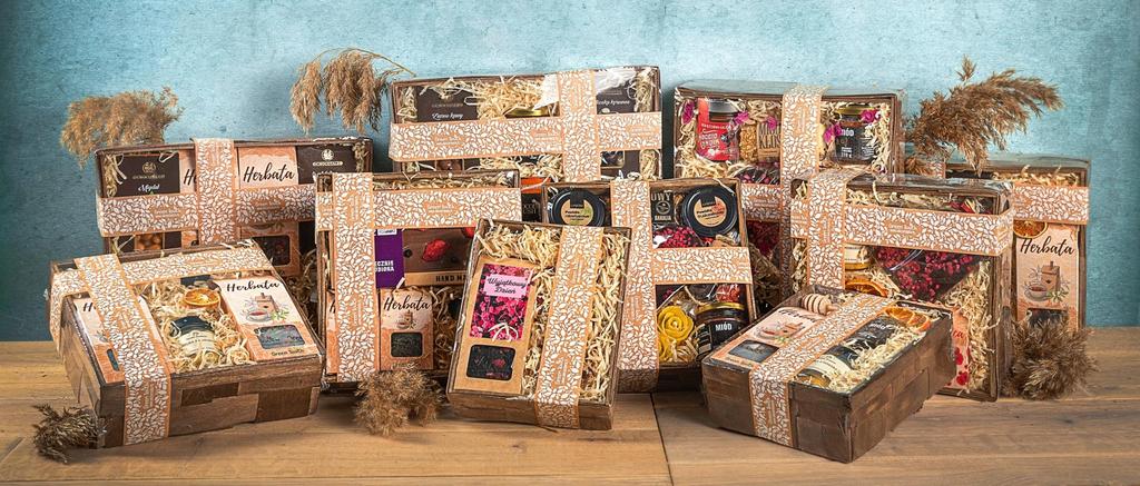 Large Gift Basket With Tea Set Sweets Honey Chocolate Natural