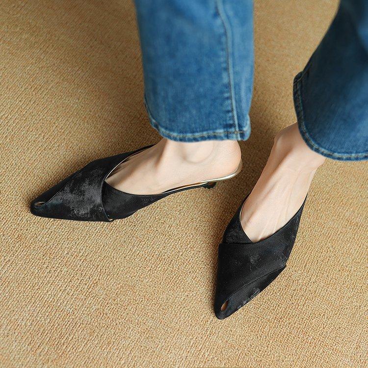 

This summer must enter the national style! New bag head half slippers women s summer wear fashionable French pointed sandals 40 чорний