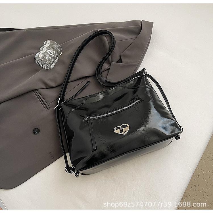 

Commuter tote bag women s Korean version ins fashion shoulder bag 2025 new spring niche high-end backpack чёрный