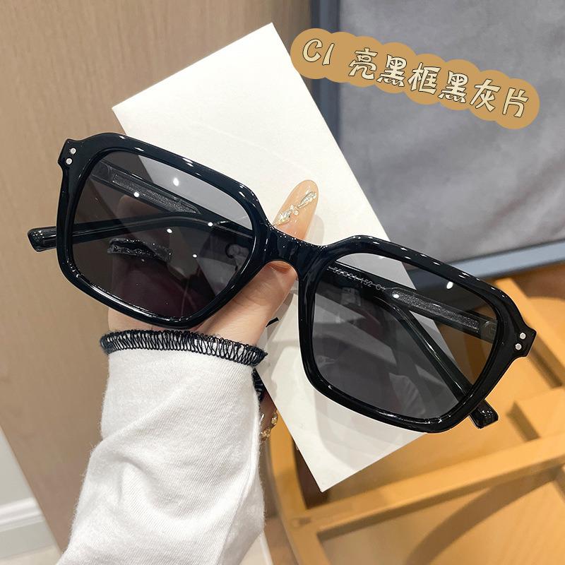 55112 Новые поляризационные женские солнцезащитные очки TR90: Японский и корейский стиль, Легкая маленькая квадратная оправа