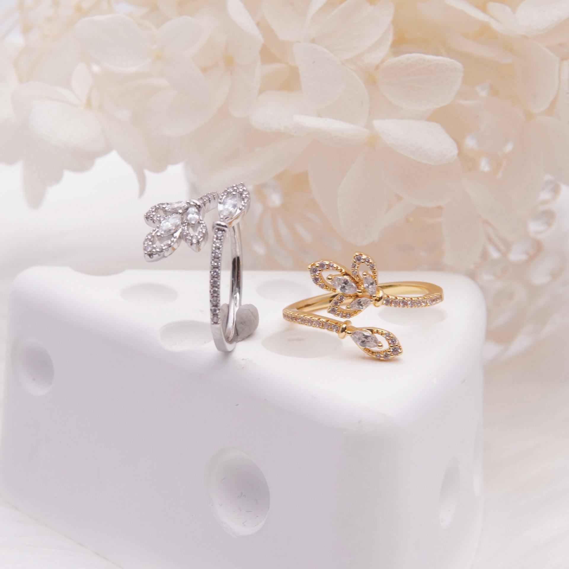 

Zircon Leaf Pave Adjustable Open Ring Adjustable Open платиновый