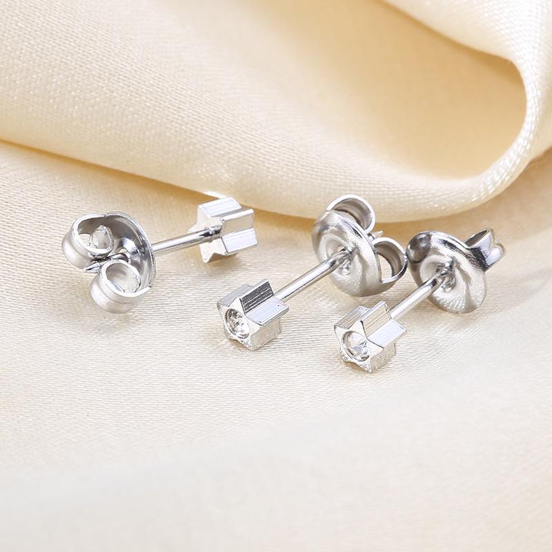 Saplamalı Küpelerle Evrensel Acısız Kulak Delme Aleti: Zahmetsiz Küpe Delme için Unisex Küpe Delme Tabancası ve İğnesi.