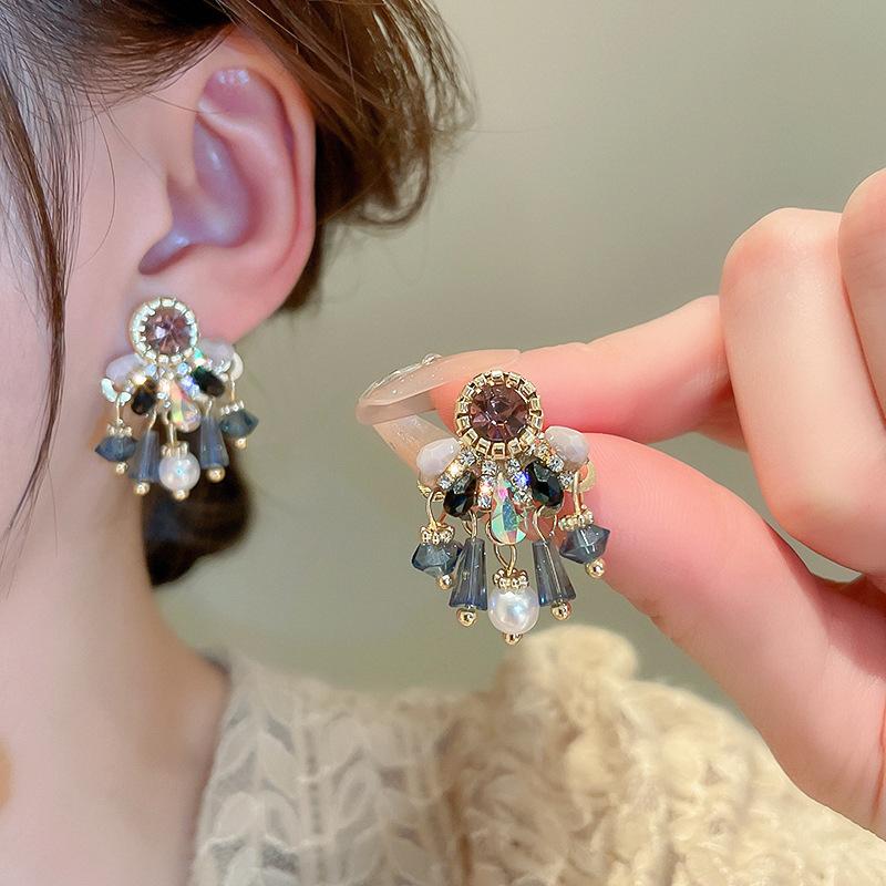 Europäischer und amerikanischer ethnischer Stil, mit Diamanten besetzte Wassertropfen-Quasten-Ohrringe, Steckerohrringe, Damenohrringe, Design-Sinn Nische