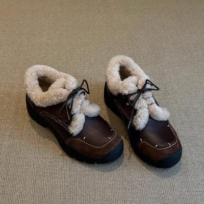 Retro Round-toe Lace-up Shoes with New Added Insulation, Versatile and Stylish Footwear.