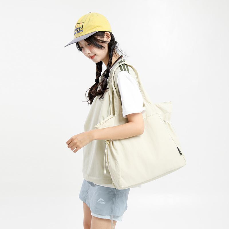 Simple and fashionable 2025 summer new fashion shoulder bag women's casual solid color large-capacity tote commuter bag