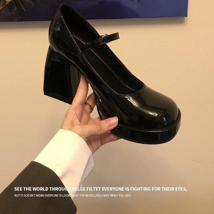 

[] French Mary Jane shoes women s summer 2025 new black retro patent leather thick heel small leather shoes 39