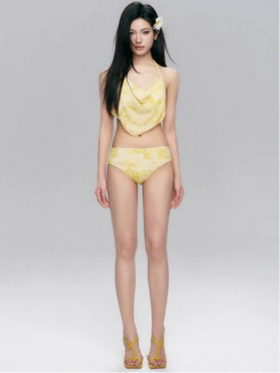 

Женский трехкомпонентный набор бикини и накидки с франжипани - Идеально подходит для пляжного отдыха S (80-98 jin)