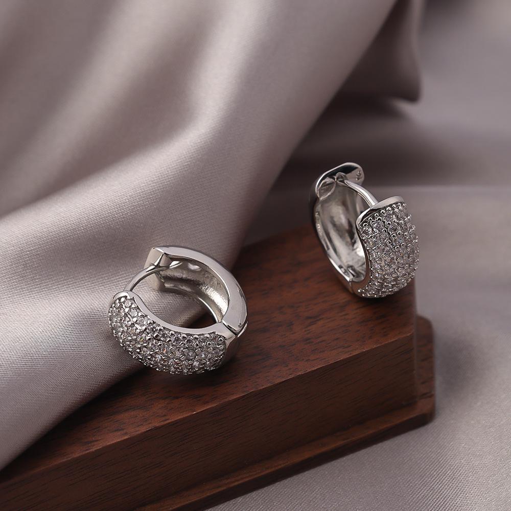 

Роскошные французские медные серьги с универсальным дизайном и полностью усыпанные бриллиантами-гвоздиками - Высококлассная трендовая бижутерия E-010 Silver Pair