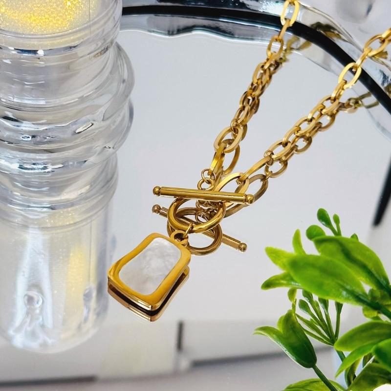 Modern White Shell Charm Necklace Titanium Steel OT Buckled Chain Comfortable Everyday Jewelry Accessory