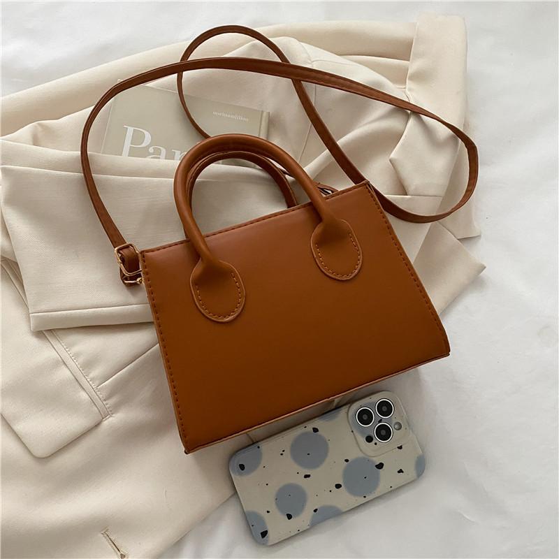 2025 spring new messenger bag retro niche fashion portable small square bag women's simple popular casual shoulder bag