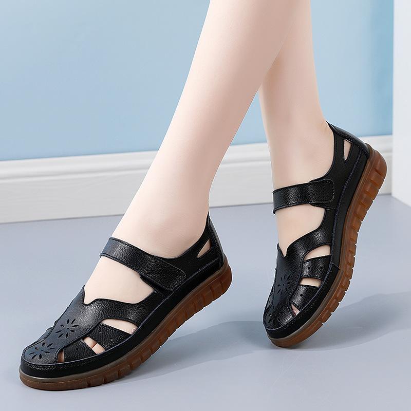 Sandals women's spring and summer comfortable soft sole soft surface mother shoes 2025 non-slip flat bottom breathable hollow bag head hole shoes