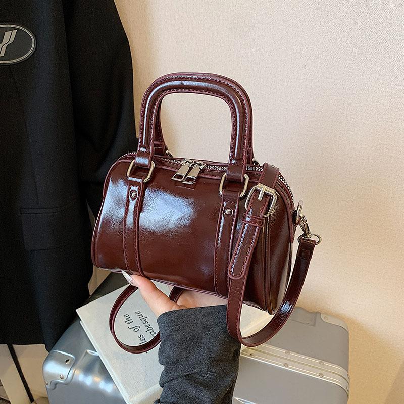 Spring and Summer Super Hot Small Bag Women 2025 New Fashion Versatile Messenger Bag Popular Portable Boston Bag