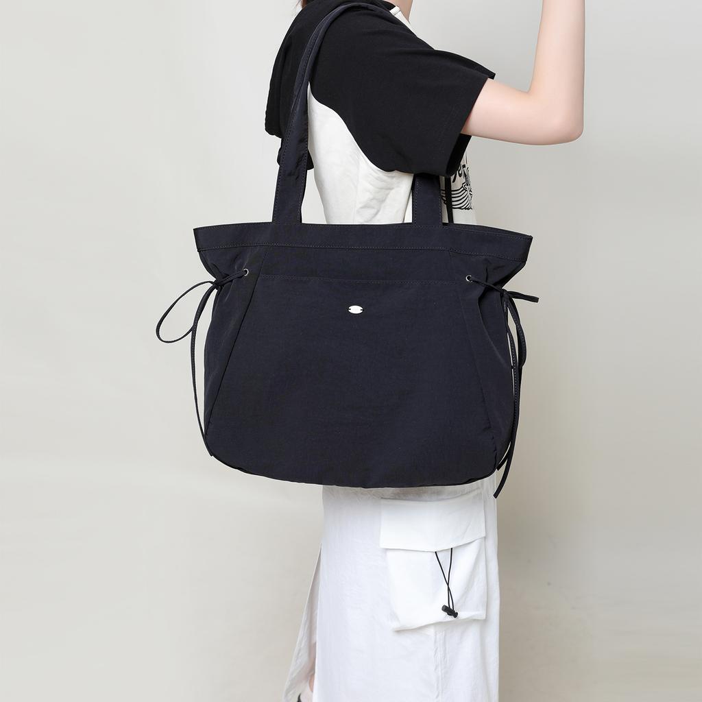 Large-capacity Tote Commuter Bag, Handbag, Water-resistant, Sporty and Casual Single-shoulder Bag