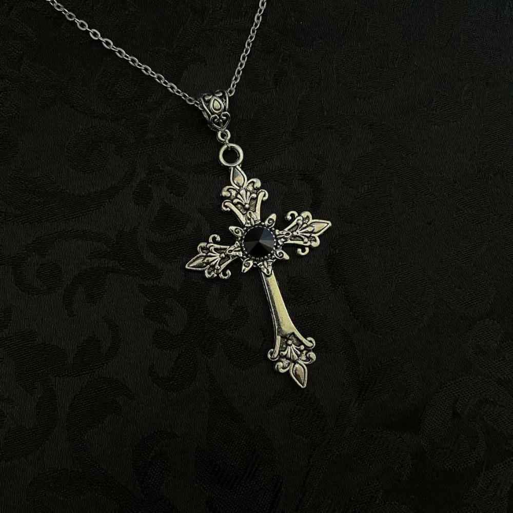 Gothic Victoria Red Crystal Cross Pendant Necklace for Men Women Personality Punk Hallowmas Party Vampire Jewelry Accessories