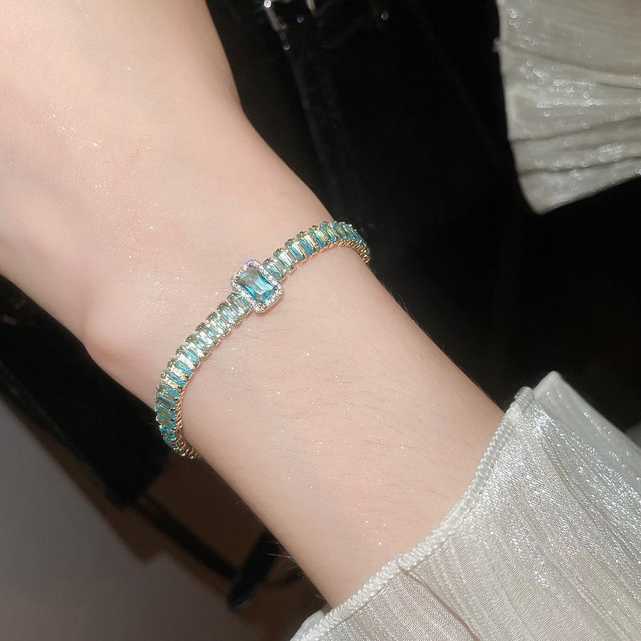 Elegant Geometric Zirconia Clasp Bracelet for Women - Ultra-Shiny, Fashionable, High-End Jewelry