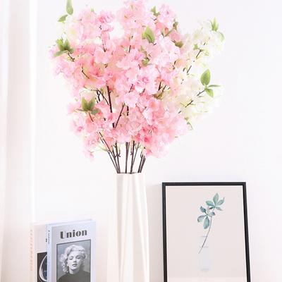 Boliginnredning – Dekorative blomster og kranser