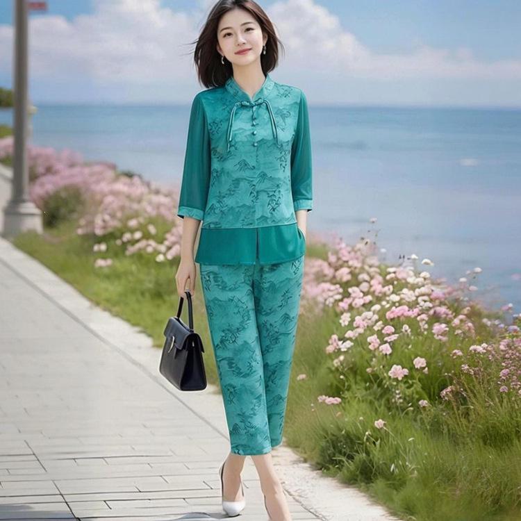 Mother's Summer 2026 Fashion: Youthful Short-Sleeve T-Shirt for Middle-Aged & Elderly Women