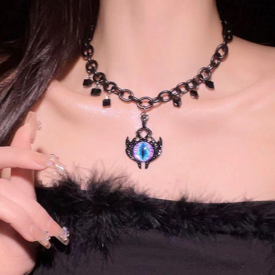 2025 High-End Gothic Punk Necklace: Y2K Dark Style Clavicle Chain for Women
