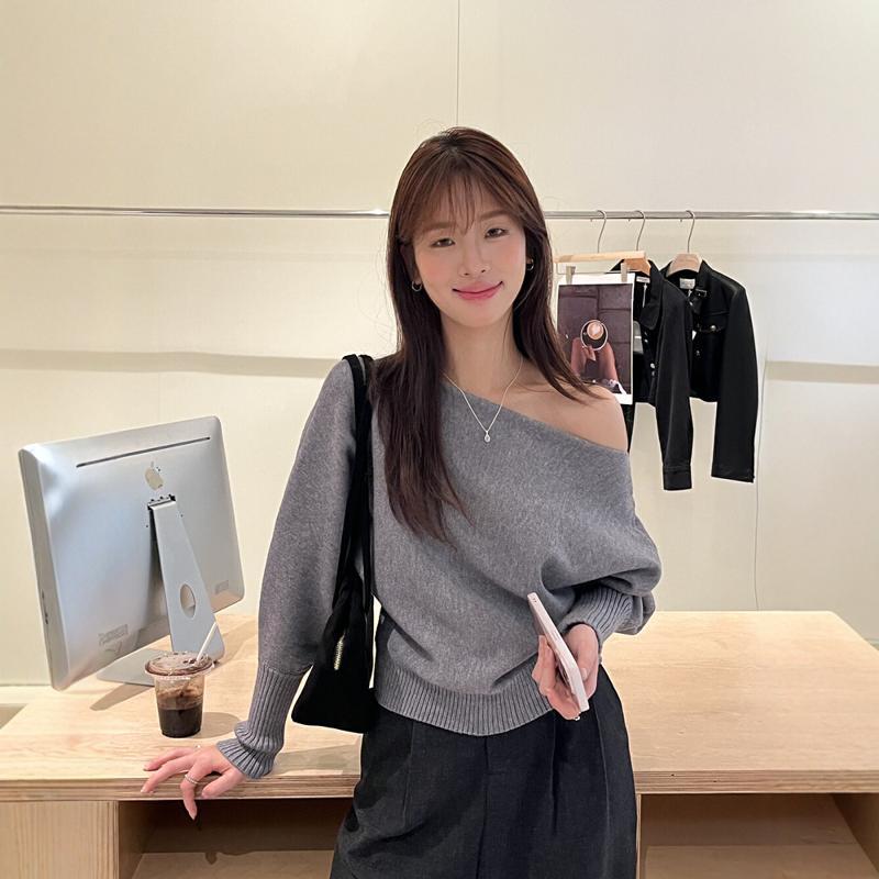 Khaki Off-Shoulder Knitted Sweater: Women's Early Autumn Versatile Style