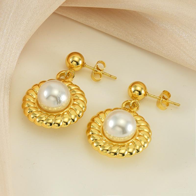 European-American Design Titanium Steel Pearl Sunflower Earrings