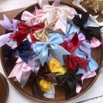 Hochwertige 2,5 cm doppellagige Schwalbenschwanzschleife mit handgefertigten floralen Polyesterband-Accessoires