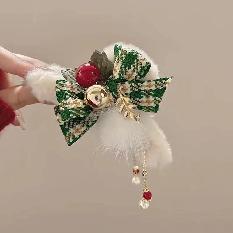 1pc Autumn and winter Christmas plush pearl duckbill clip shark clip elegant temperament hair clip, grab clip hair accessory