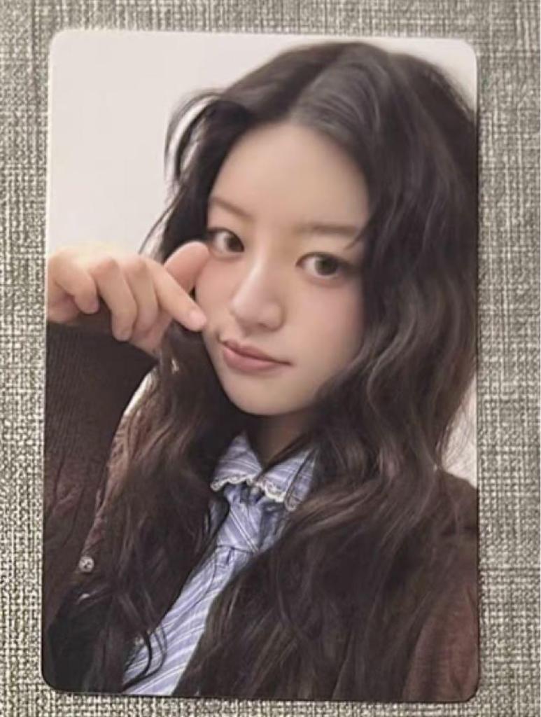 [USED] ILLIT Minju bomb China's first direct salesman yizhiyu1.0 limited trading card