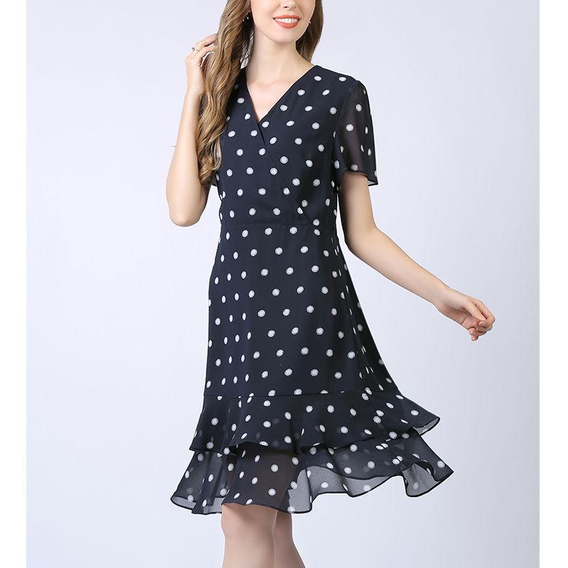 

Модное Высококачественное Летнее Шифоновое Платье с V-образным вырезом и оборками в горошек для полных женщин 2023 Новинка Длинное Приталенное Black M