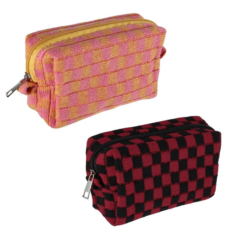 

Autumn And Winter Hot New Knitted Wool Checkerboard Cosmetic Bag Portable Travel Toiletry Bag Large Capacity Cosmetics Bag красный